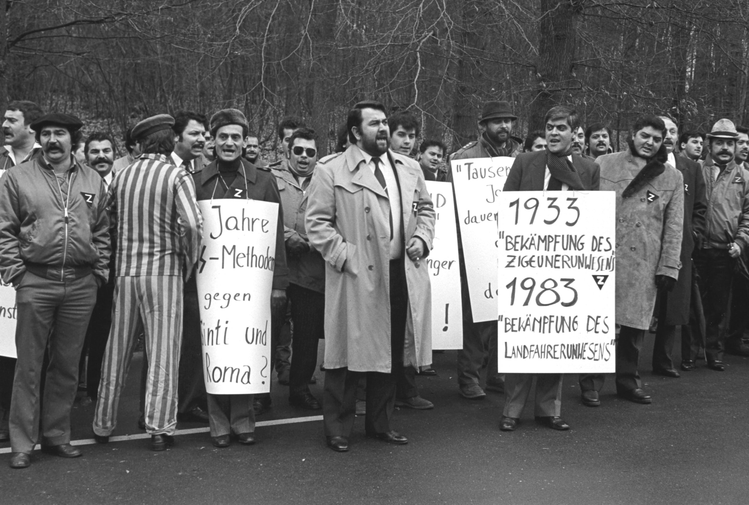 The demonstration outside the Federal Criminal Investigation Department in January 1983; in the foreground Ranko Brantner, Anton Franz, Romani Rose