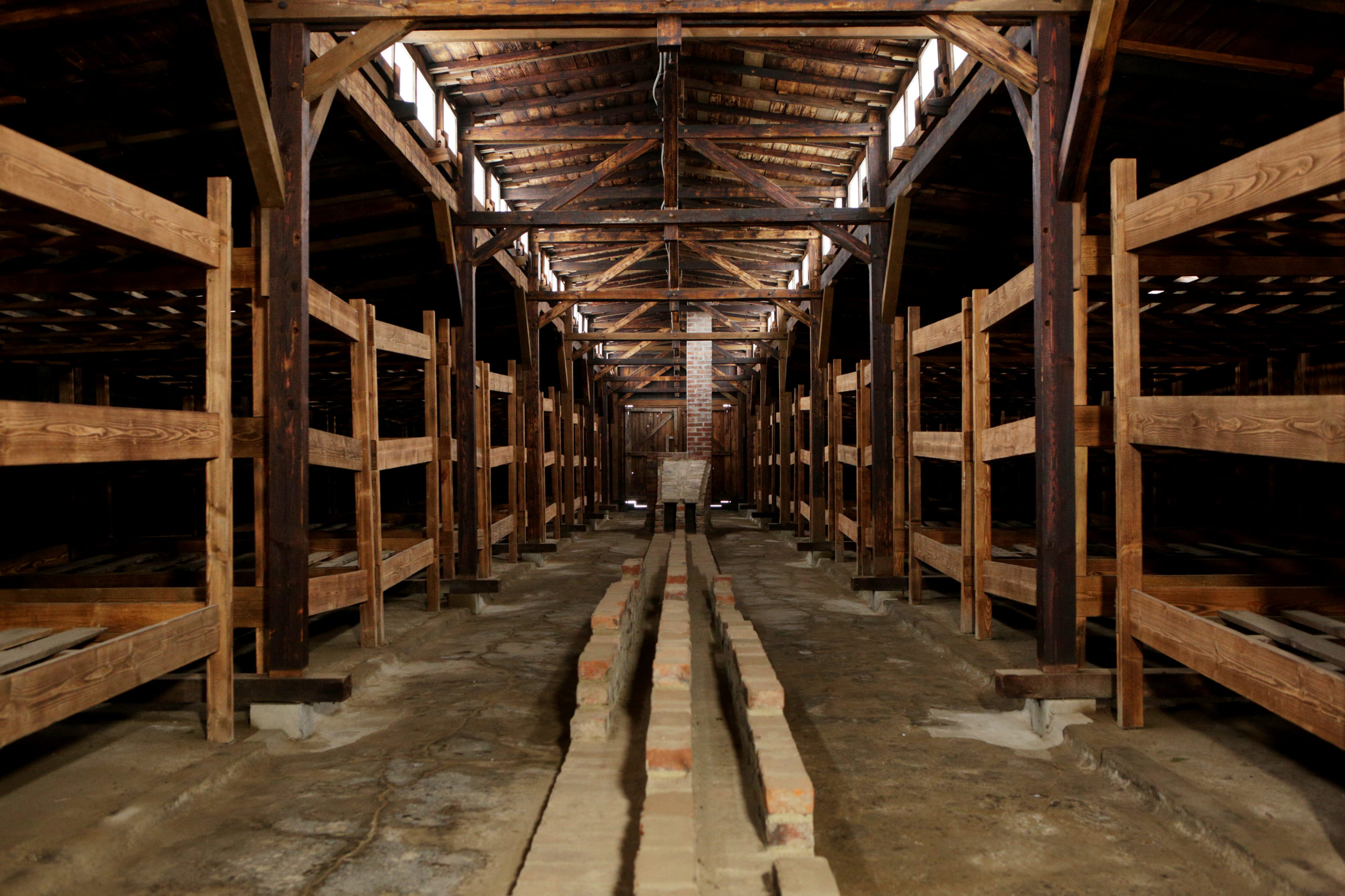 Photo of barracks taken by Jaroslaw Praszkiewicz.